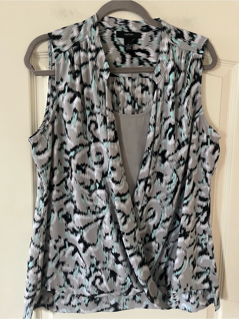 Alfani Sleeveless Surplice Camisole in Gray with Aqua Accents Women’s size 14